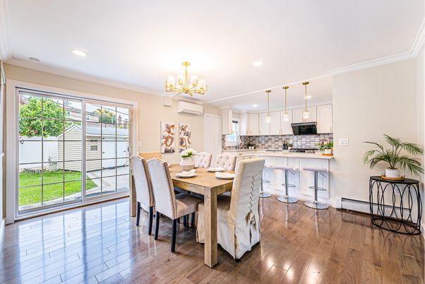 Chandelier, Dining room, Interior, Kitchen, Pendant Lights, Recessed Lighting, Wood Texture Flooring