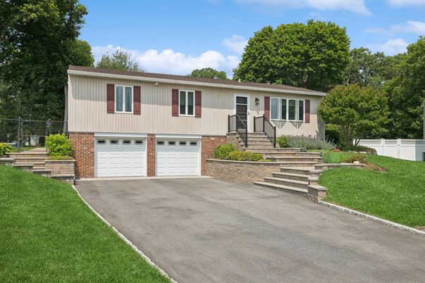 Attached, Exterior, Facade, Brick Facade, Raised Ranch