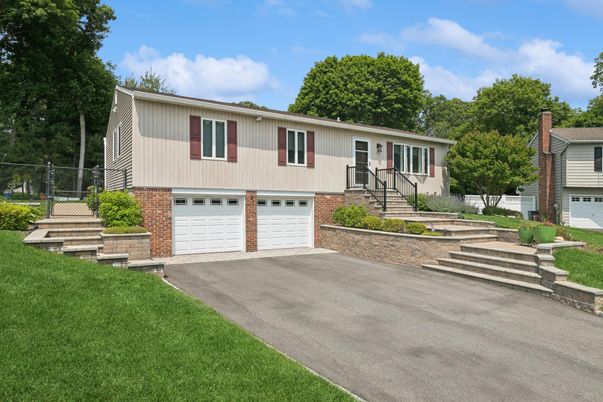 Attached, Exterior, Facade, Brick Facade, Raised Ranch