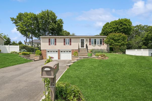 Attached, Exterior, Facade, Raised Ranch