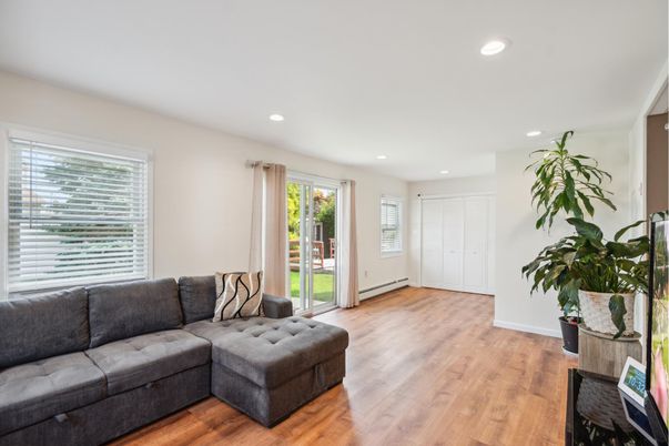 Interior, Recessed Lighting, Wood Texture Flooring