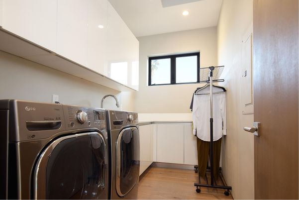 Interior, Recessed Lighting, Washer, Wood Texture Flooring
