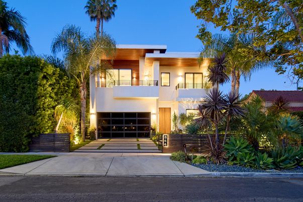 Attached, Exterior, Facade, Modern