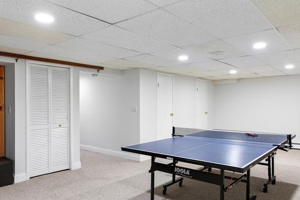 Game Room, Interior, Recessed Lighting