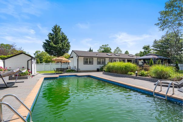 Exterior, Pool