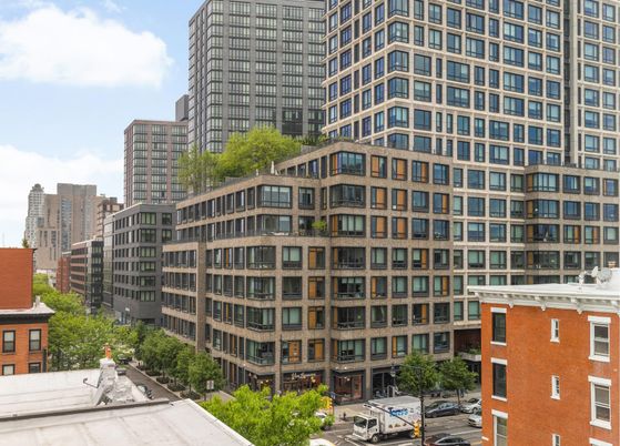 Exterior, Facade, Highrise