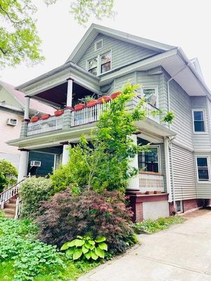 Exterior, Facade, Queen Anne Victorian