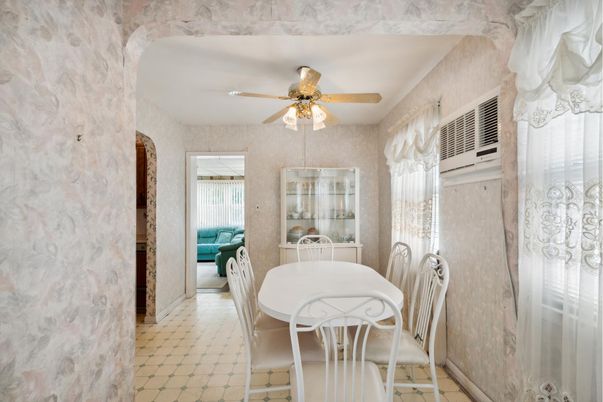 Dining room, Interior