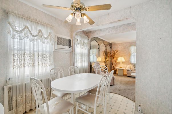 Dining room, Interior