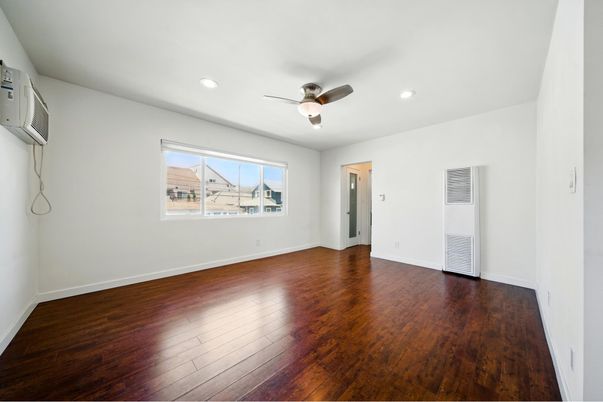 Empty room, Interior, Recessed Lighting, Wood Texture Flooring