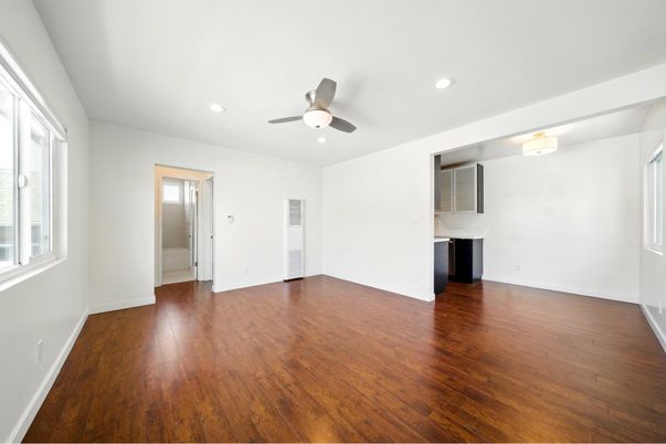 Empty room, Interior, Recessed Lighting, Wood Texture Flooring