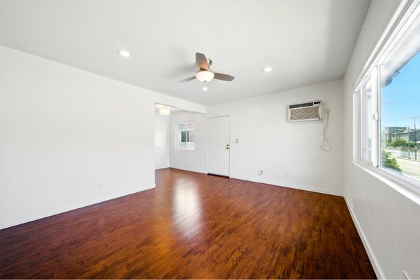 Empty room, Interior, Recessed Lighting, Wood Texture Flooring