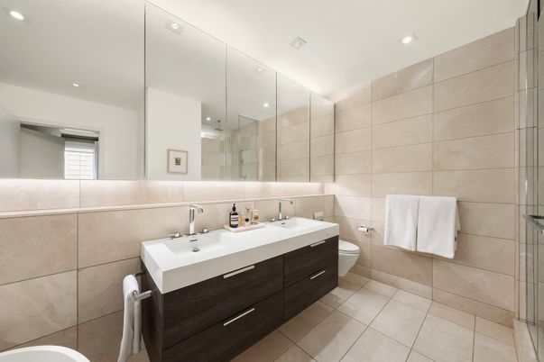 Bathroom, Dual Sink Vanities, Interior, Recessed Lighting