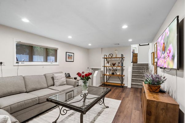 Interior, Living room, Recessed Lighting, Wood Texture Flooring