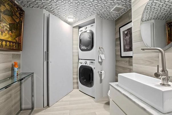 Interior, Utility Closets, Washer, Wood Texture Flooring