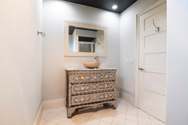 Bathroom, Interior, Recessed Lighting
