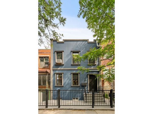 Exterior, Facade, Modern