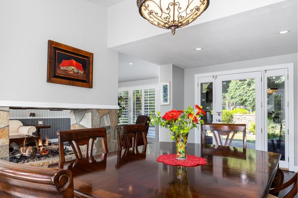 Dining room, Fireplace, Interior, Recessed Lighting, Wood Texture Flooring