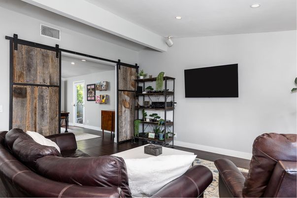 Interior, Living room, Recessed Lighting, Wood Texture Flooring