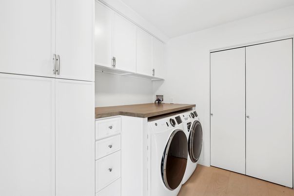 Interior, Washer, Wood Texture Flooring