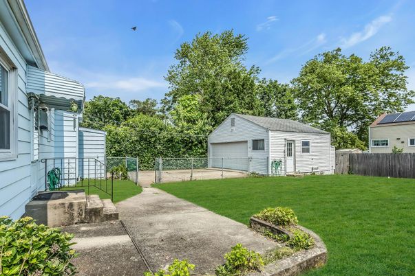 Backyard, Detached Garage, Exterior