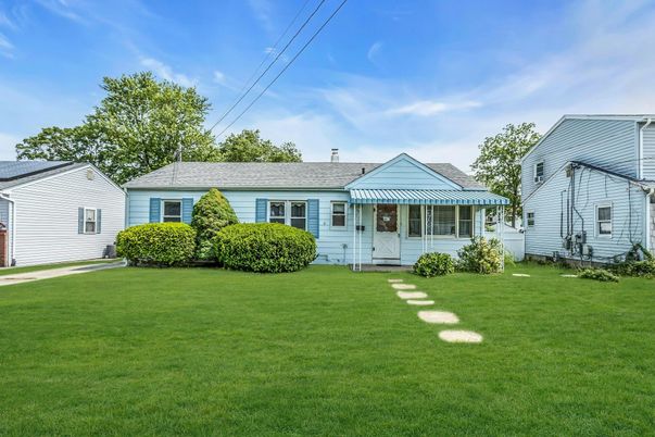 Backyard, Exterior, Facade, Cape Cod