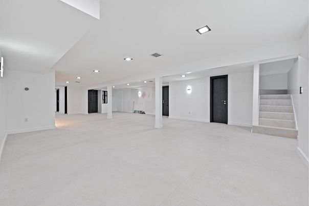 Empty room, Interior, Recessed Lighting