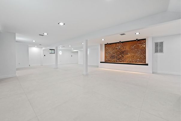 Empty room, Interior, Recessed Lighting