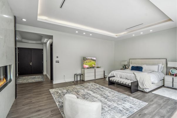 Bedroom, Fireplace, Interior, Recessed Lighting, Wood Texture Flooring