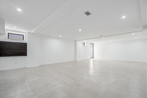 Empty room, Interior, Recessed Lighting