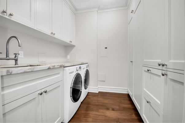 Interior, Recessed Lighting, Washer, Wood Texture Flooring