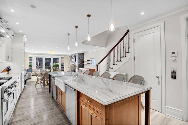 Dining room, Interior, Kitchen, Pendant Lights, Recessed Lighting, Wood Texture Flooring