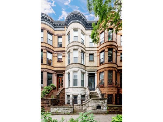 Exterior, Facade, Brownstone