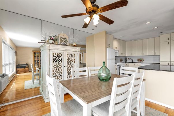 Dining room, Interior, Kitchen, Recessed Lighting, Wood Texture Flooring