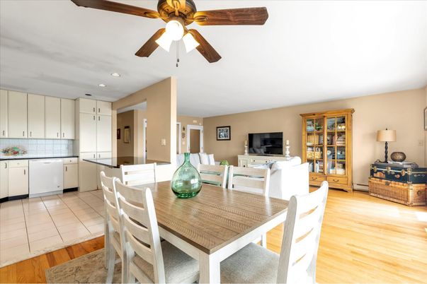 Dining room, Interior, Kitchen, Recessed Lighting, Wood Texture Flooring