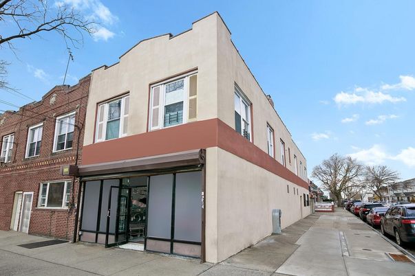 Exterior, Facade, Brick Facade, Rowhouse