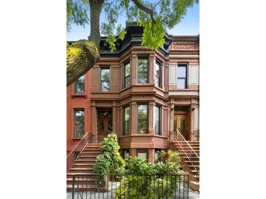 Exterior, Facade, Brownstone