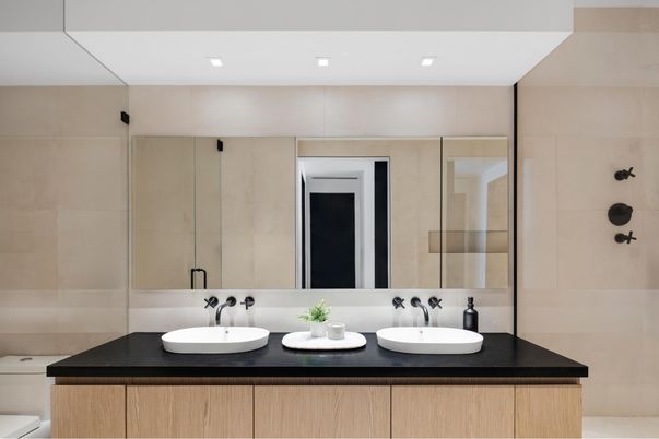 Bathroom, Dual Sink Vanities, Interior, Recessed Lighting