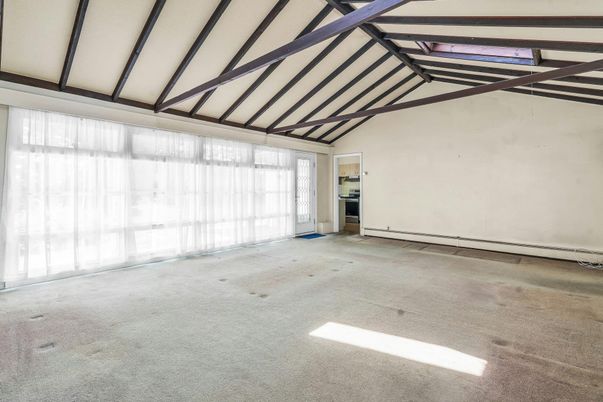Empty room, Interior, Wooden Beams