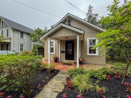 Exterior, Facade, Farmhouse