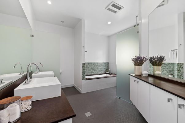 Bathroom, Dual Sink Vanities, Interior, Recessed Lighting