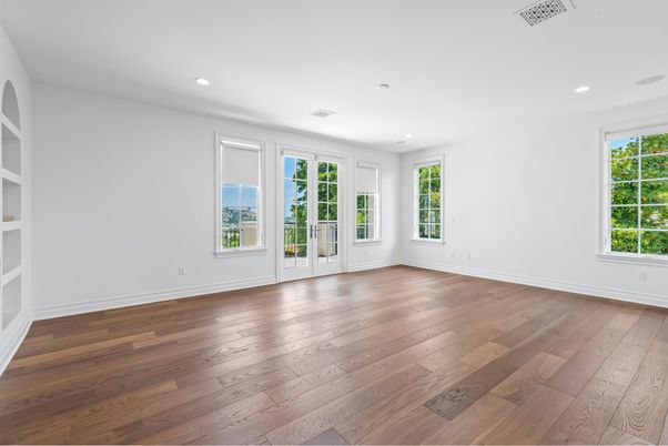 Empty room, Interior, Recessed Lighting, Wood Texture Flooring