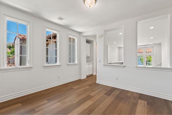 Empty room, Interior, Recessed Lighting, Wood Texture Flooring