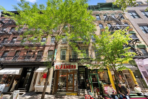 Exterior, Facade, Brownstone