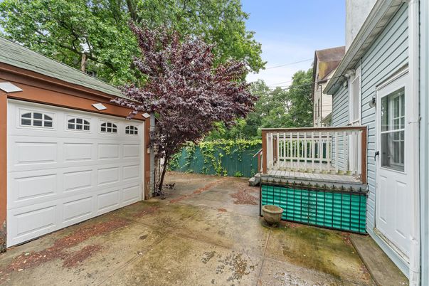 Detached Garage, Exterior