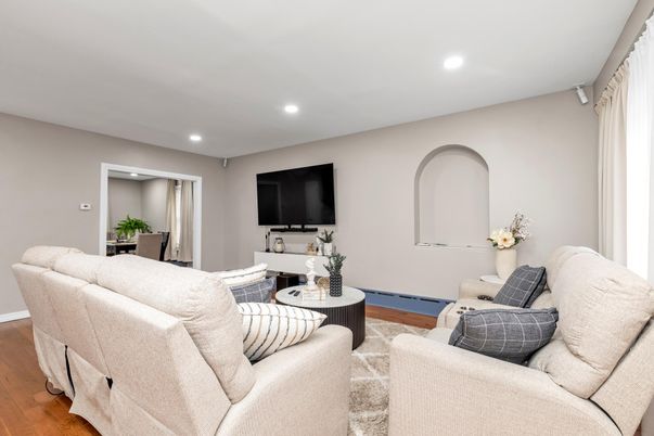 Interior, Living room, Recessed Lighting, Wood Texture Flooring