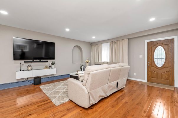 Interior, Living room, Recessed Lighting, Wood Texture Flooring