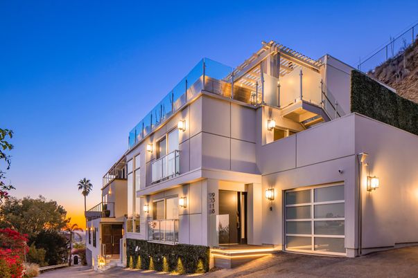 Attached, Exterior, Facade, Modern