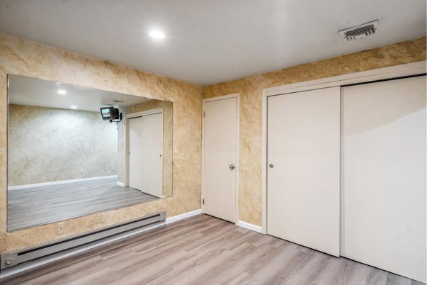 Empty room, Interior, Recessed Lighting, Wood Texture Flooring