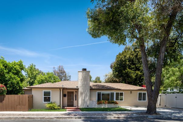 Exterior, Facade, Ranch